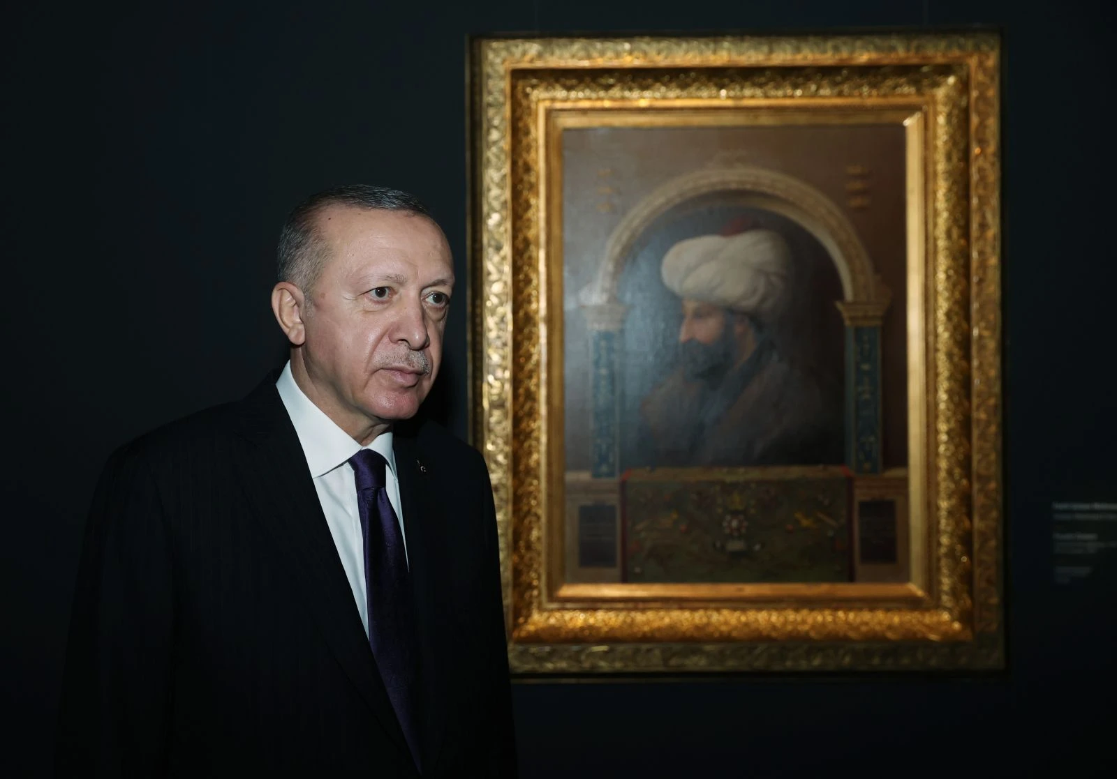 Cumhurbaşkanı Erdoğan İstanbul'un fethi tablosu önünde poz verdi