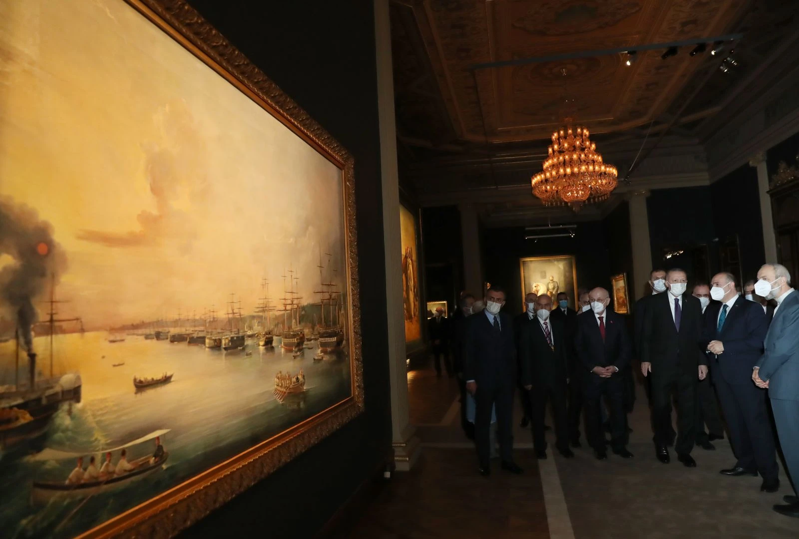 Cumhurbaşkanı Erdoğan İstanbul'un fethi tablosu önünde poz verdi