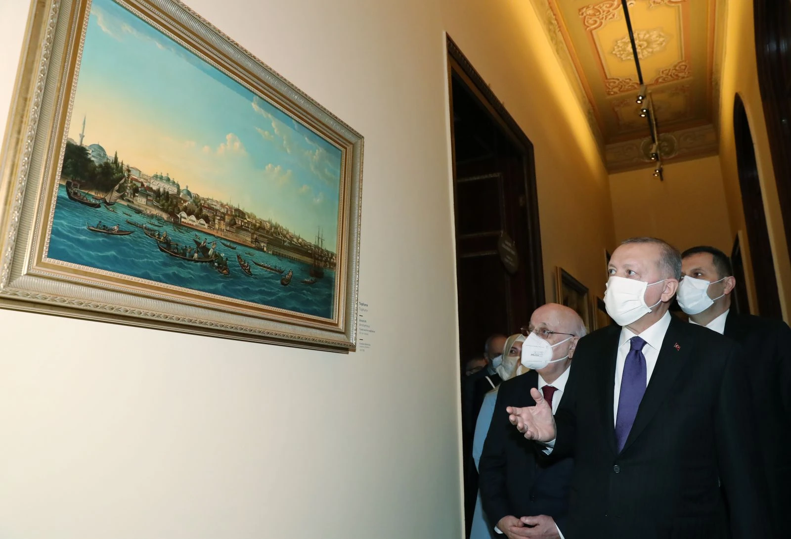 Cumhurbaşkanı Erdoğan İstanbul'un fethi tablosu önünde poz verdi