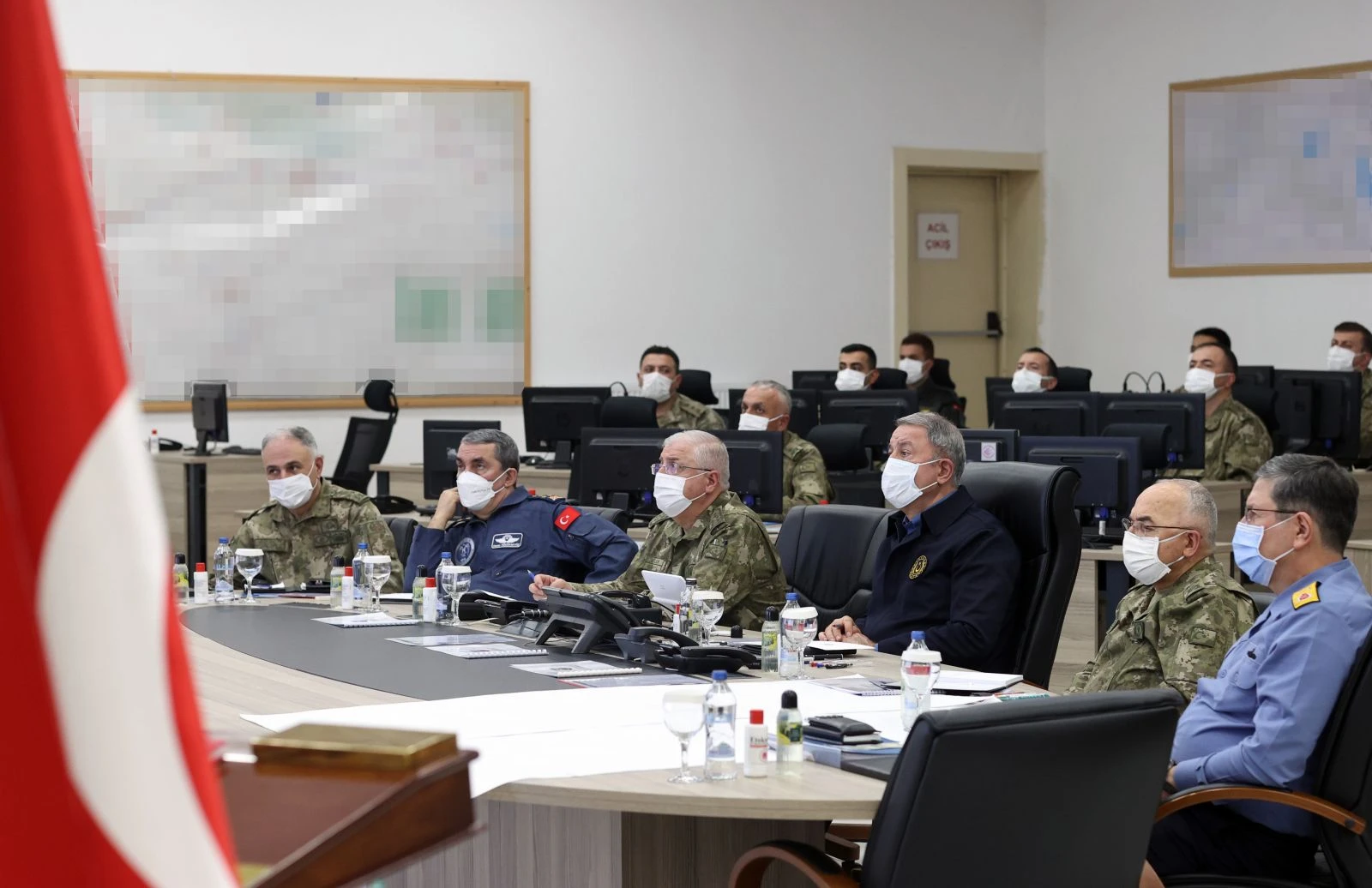 Milli Savunma Bakanı Akar, TSK komuta kademesi ile sınır hattında