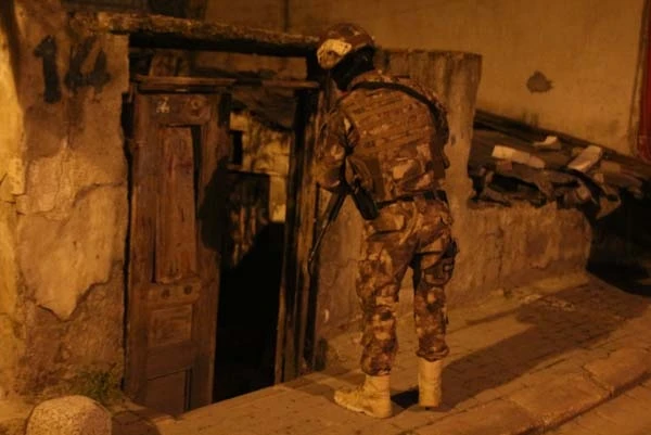 İstanbul'da şafak operasyonu