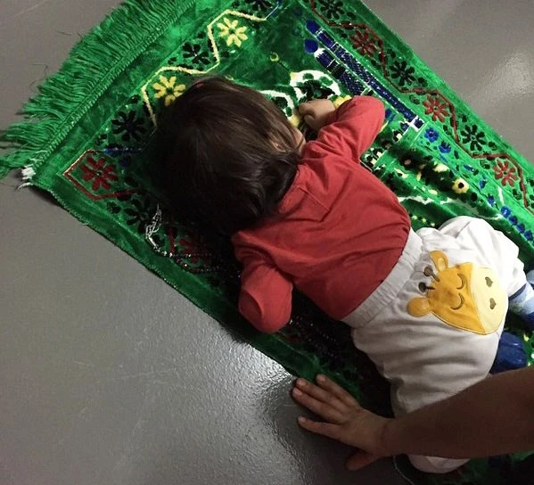 Demet Akalın, kızı Hira'nın kutsal anlarını paylaştı