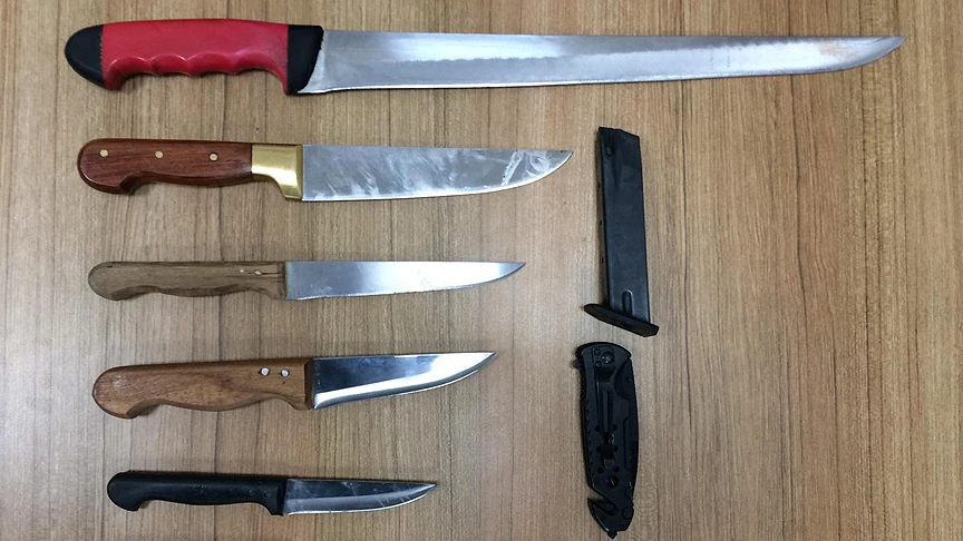 Holiganlar köfte ekmek arasına çakmak gizlemiş