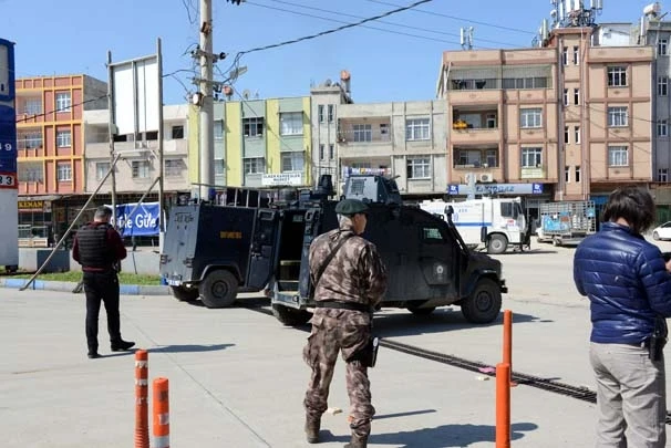 Adana'da nevruz mesaisi, polis kuş uçurtmadı