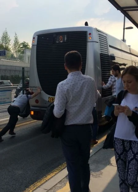 Çağlayan'da metrobüs arızalandı