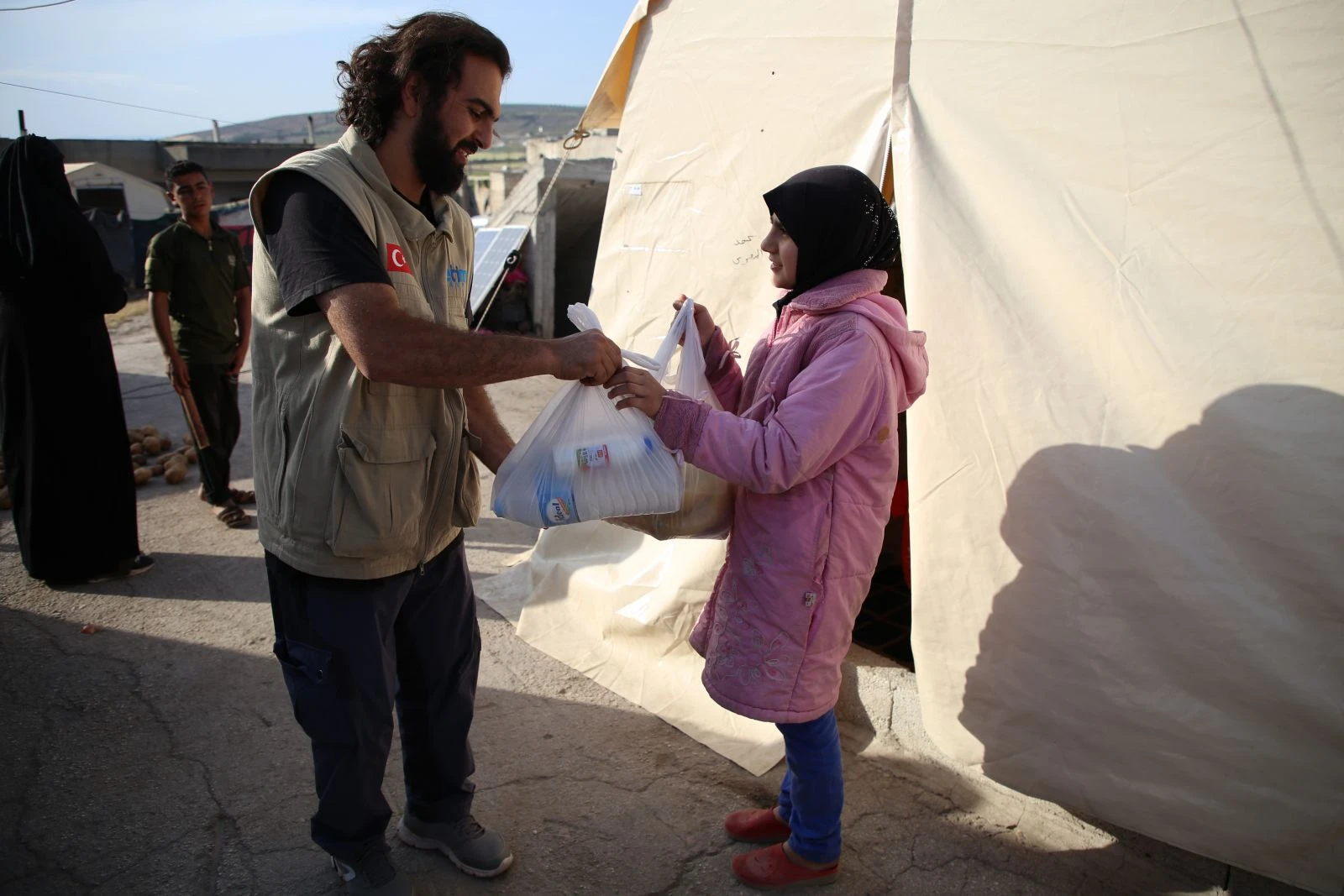 Yetim Vakfı’ndan 21 Bin Yetime Bayramlık