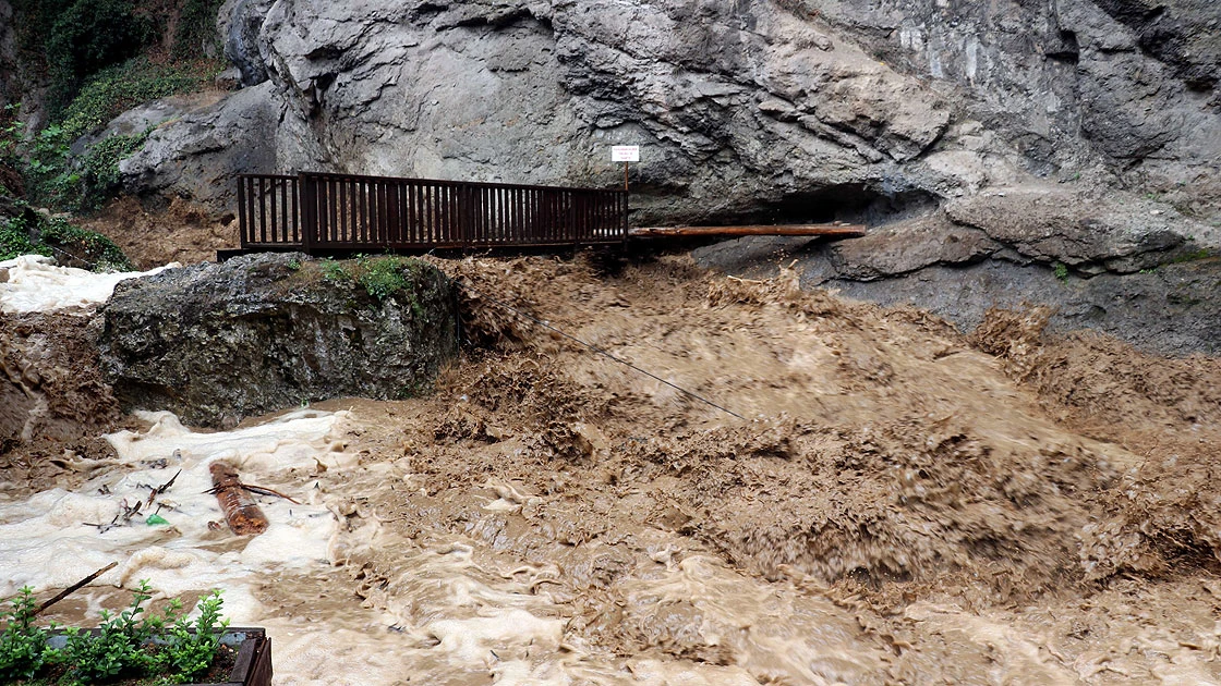 Kastamonu, Bartın ve Sinop'taki sel felaketinde can kaybı 17'ye yükseldi