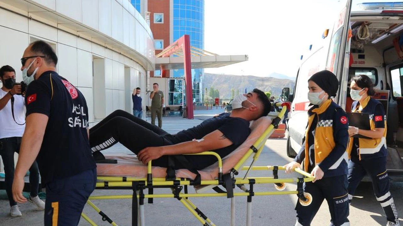 Acemi kasaplar kendilerini kestiler