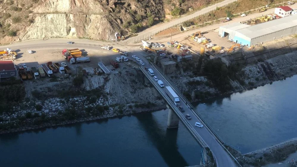 Artvin-Erzurum karayolu heyelan nedeniyle ulaşıma kapandı