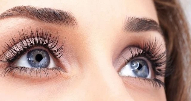 Kirpiğe ne iyi gelir? Uzun ve gür kirpikler için ne yapmalı?