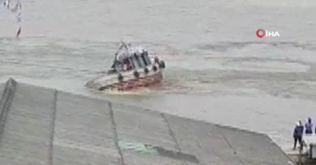 Ekvador'da yaya köprüsüne gemi çarptı