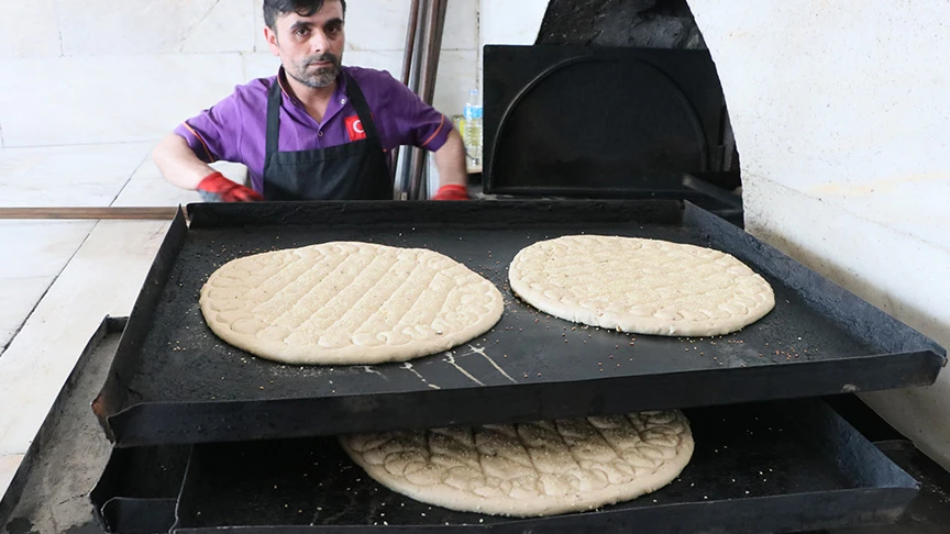 Tokat çöreği iftar ve sahur sofralarını süslüyor