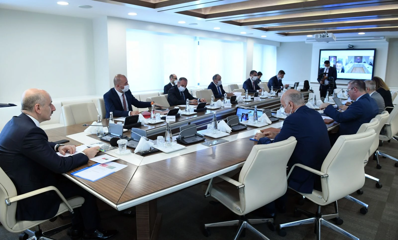 Bakan Karaismailoğlu Türkmenistan Başkan Yardımcısı Ovezov ile görüştü