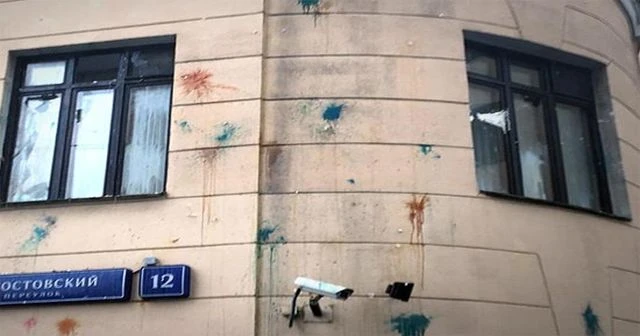 Türkiye'nin Moskova Büyükelçiliği'ne taşlı saldırı