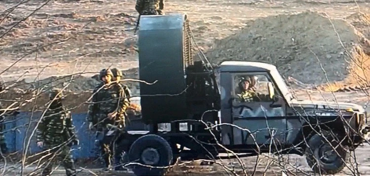Yunanistan gaz bombalarının etkisini artırmak için 'fan' çalıştırıyor