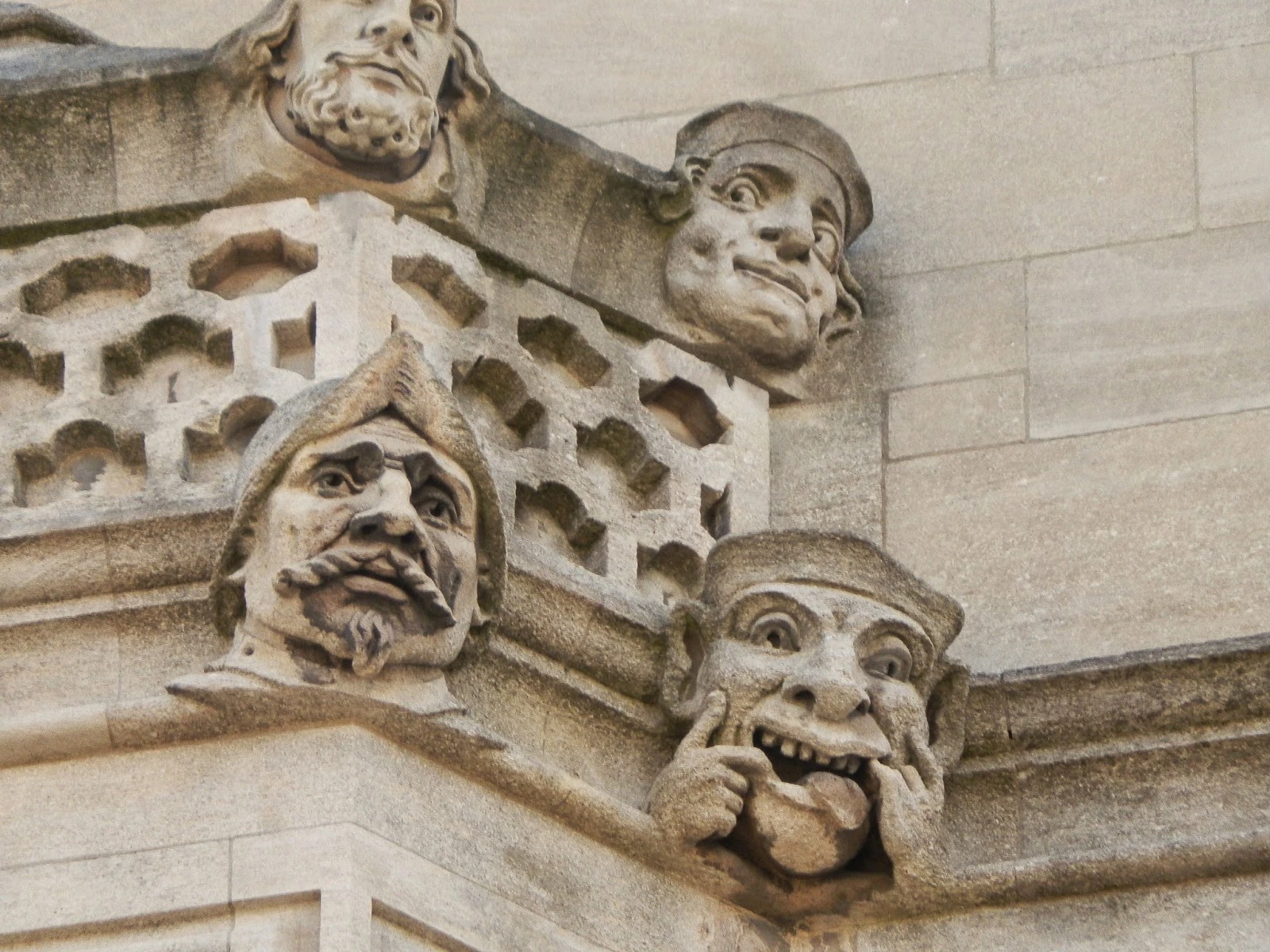 Edebiyatta grotesk nedir, grotesk ne anlama gelir?