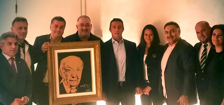 Ali Koç'tan özel Fenerbahçe logosu: 8 bin taş işlenerek yapıldı