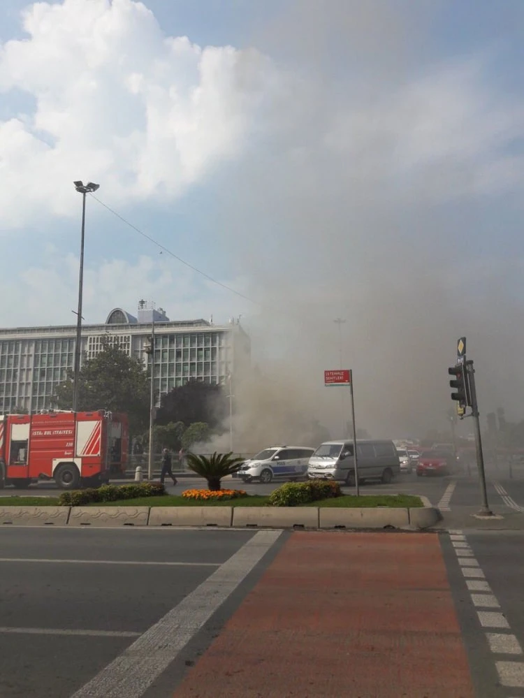 Saraçhane bisikletçiler çarşısı alevlere teslim oldu