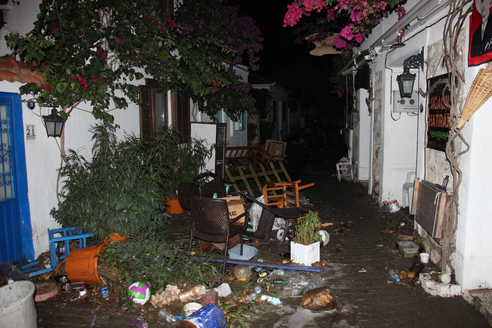 Deprem sonrası denizde ürperten görüntü