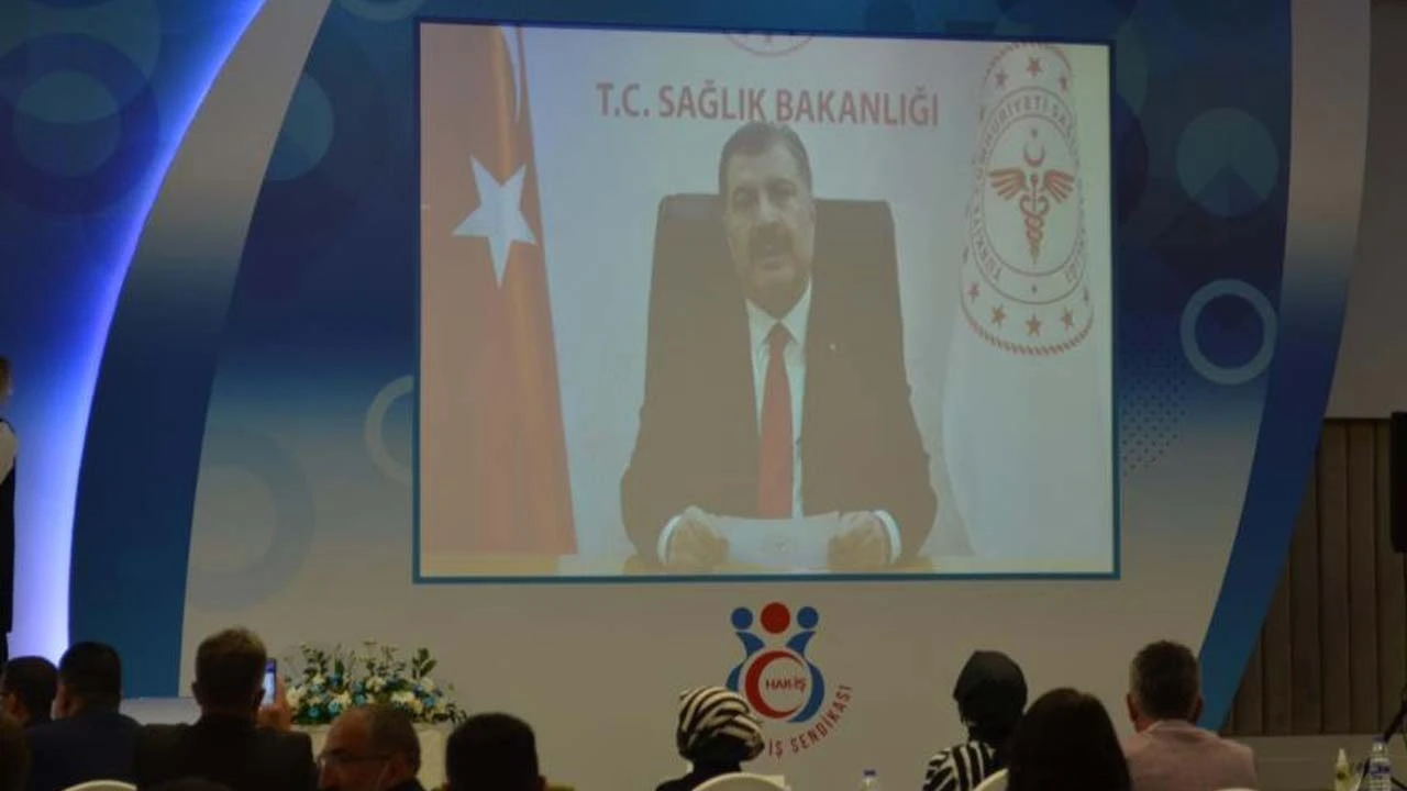 Bakan Koca'dan sağlık çalışanlarını heyecanlandıran ek ödeme mesajı