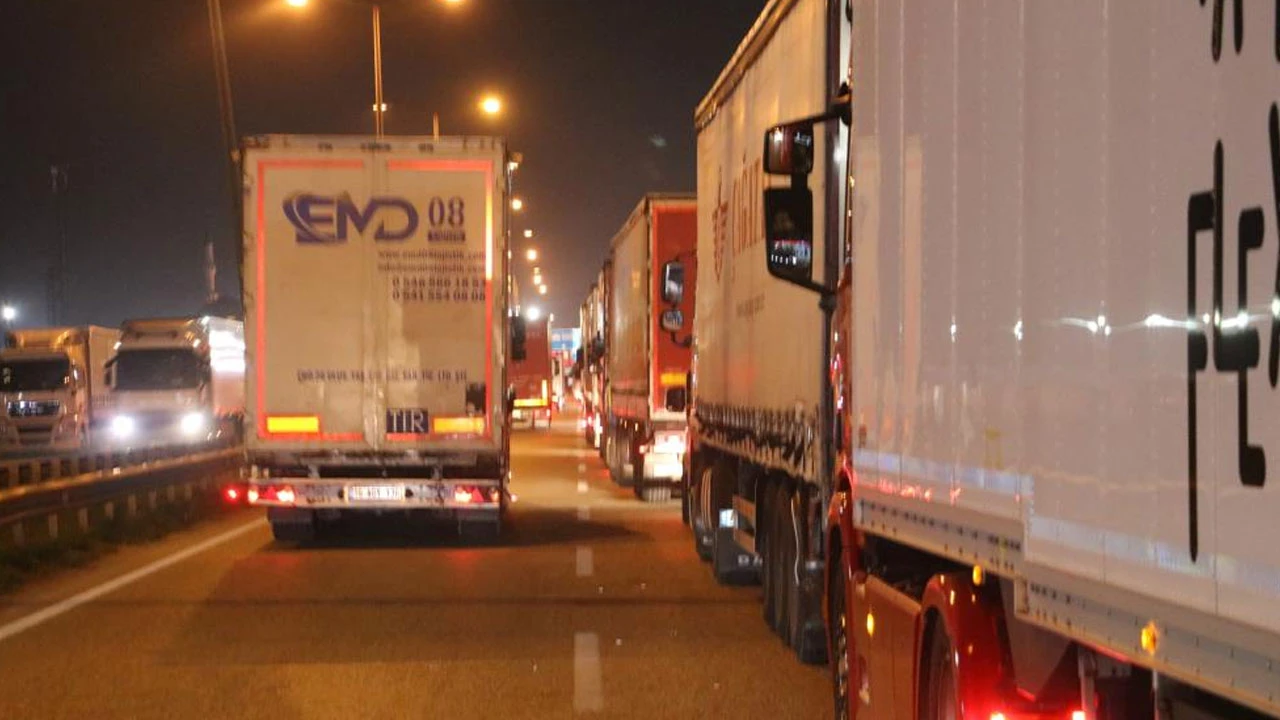 Kapıkule'de TIR kuyruğu 11 km'ye ulaştı