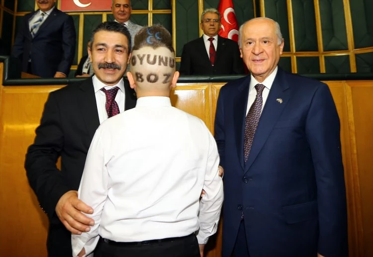 Mhp'li genç, saç kesimiyle Devlet Bahçeli'yi şaşırttı
