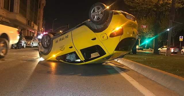Beyoğlu’nda ticari taksi takla attı: 1 yaralı