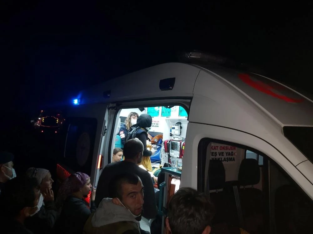 Yıldırım düşen 6 ev küle döndü