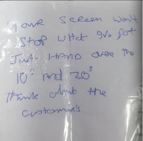 Kötü el yazısı yüzünden iki bankada soygun yapamadı!