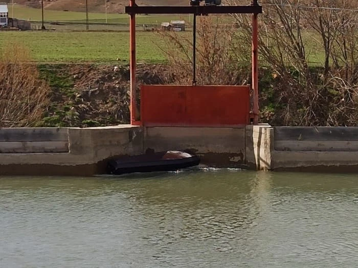 Şaşkına çeviren görüntü! Çoruh Nehri'nde yüzen tabutlar