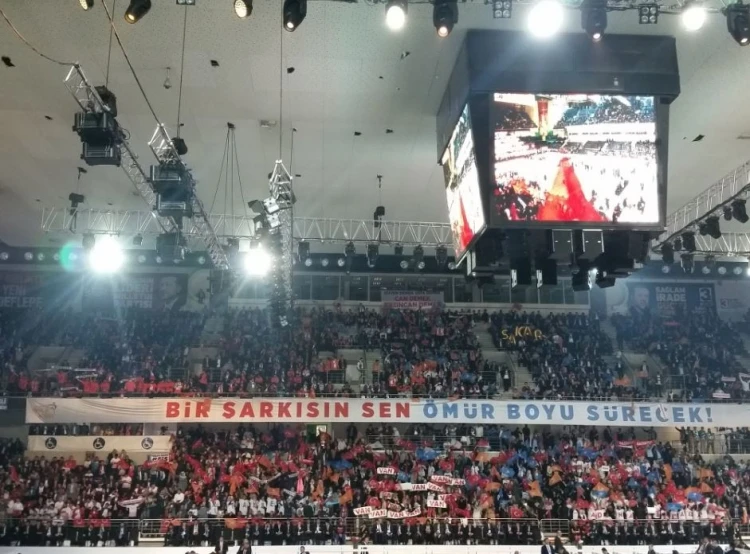 AK Parti kongresinde izdiham!