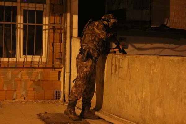İstanbul'da şafak operasyonu