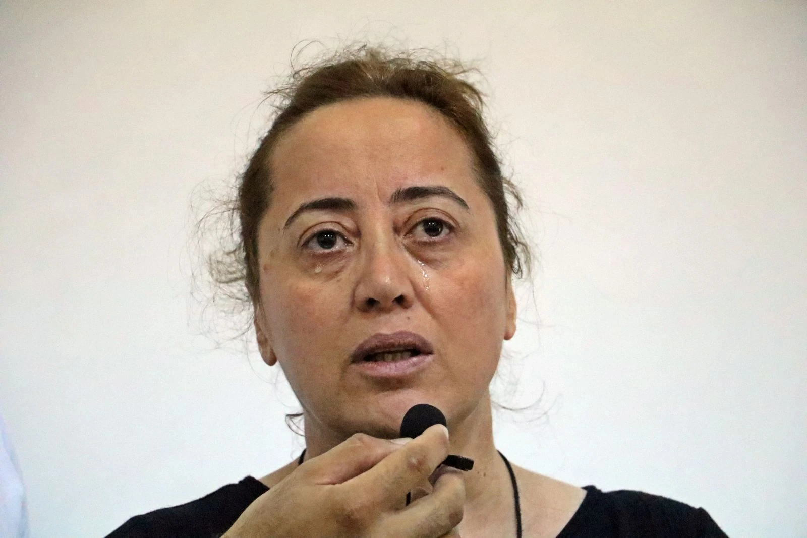 Baba kurbanı Gülnur'un annesi gözyaşlarına boğdu