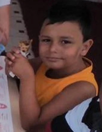 Acılı anne, duruşmaya kazada ölen oğlunun madalyasıyla geldi