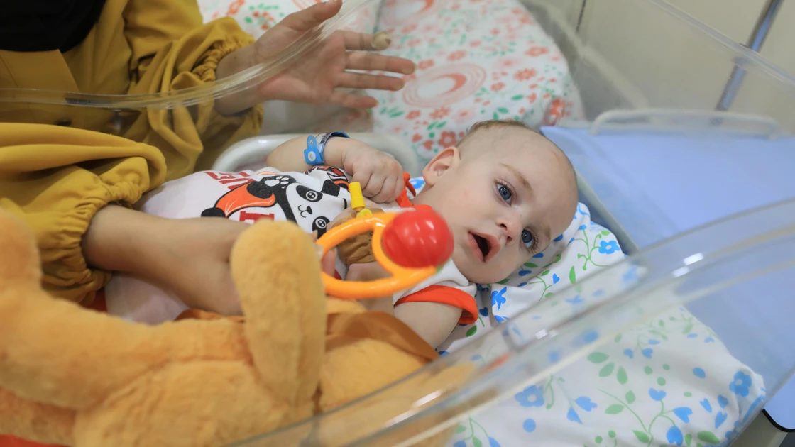 İsrail hasta bebeğin annesine Gazze'den çıkış izni vermedi