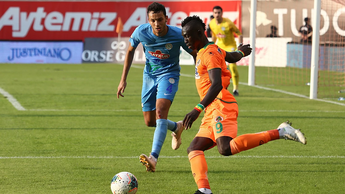 Aytemiz Alanyaspor liderliğini sürdürdü