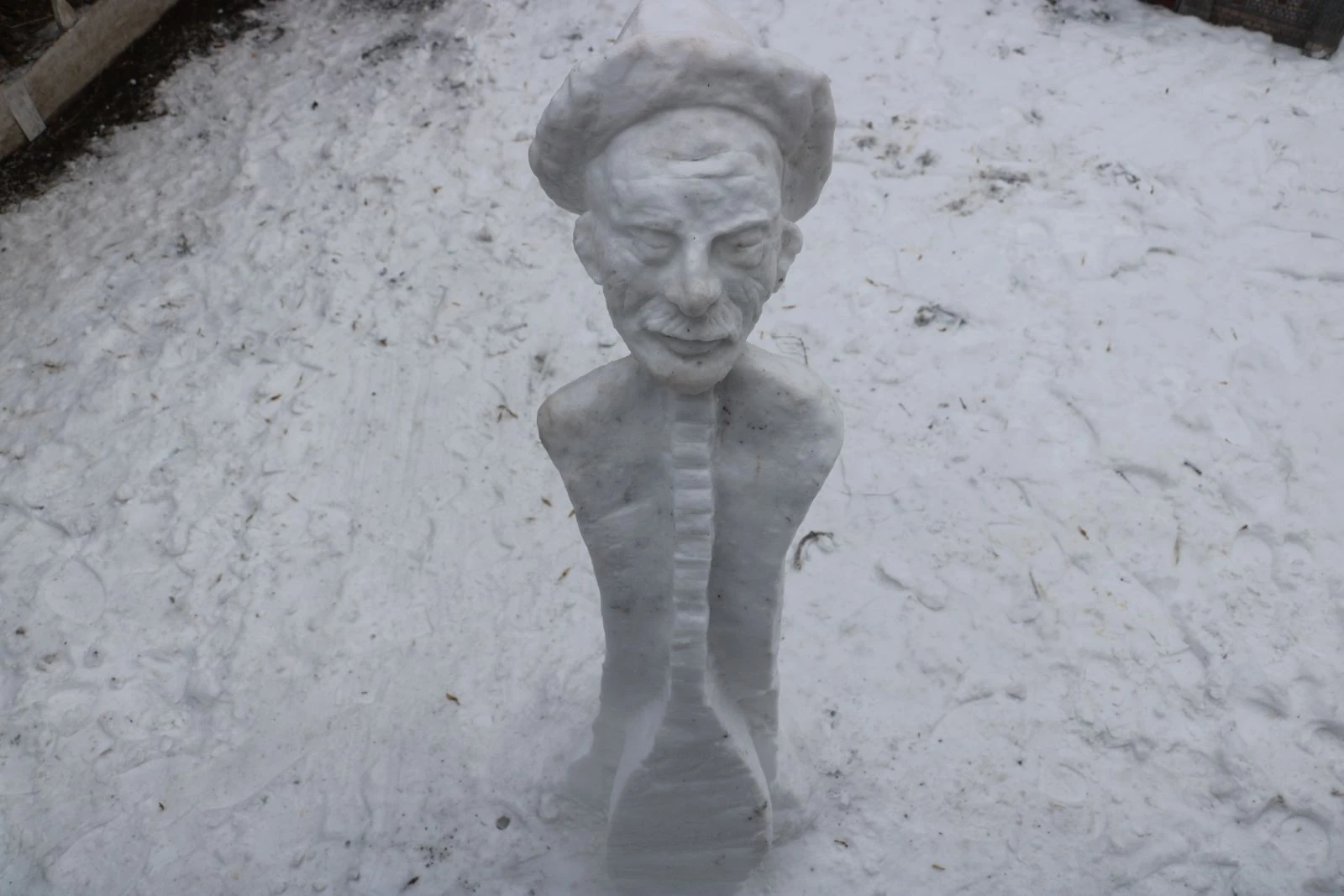 Sivaslı heykeltraş soğuğu sanata çevirdi