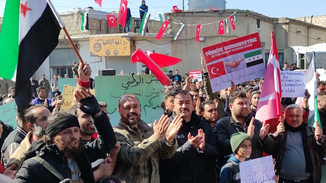 Suriye'nin Ahtarin beldesinde Türkiye'ye destek gösterisi