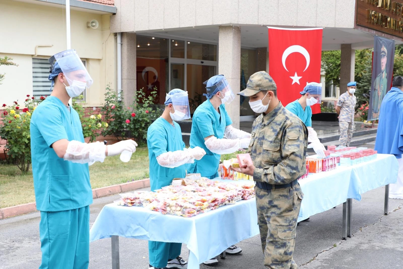 Kahramanların üssünde bayram sevinci