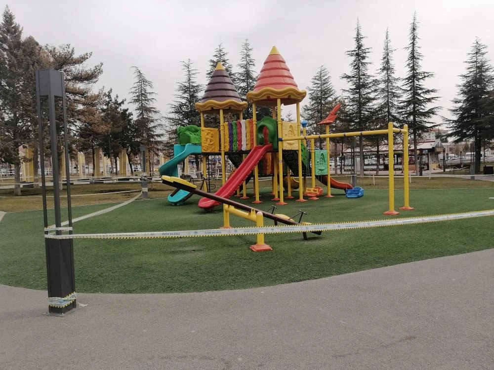 Aksaray'da park ve bahçeler kapatıldı