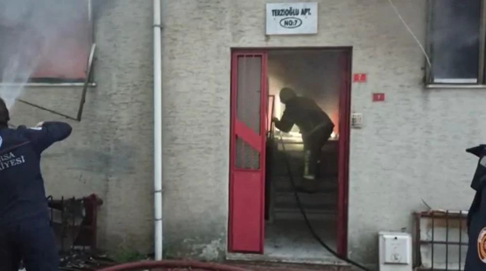 Yangında çocuklarını içeride zanneden anne sinir krizi geçirdi