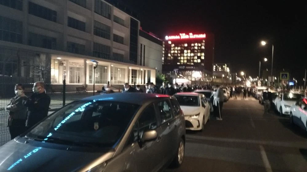 Başkent’te vatandaşlar aşı için sıraya girdi