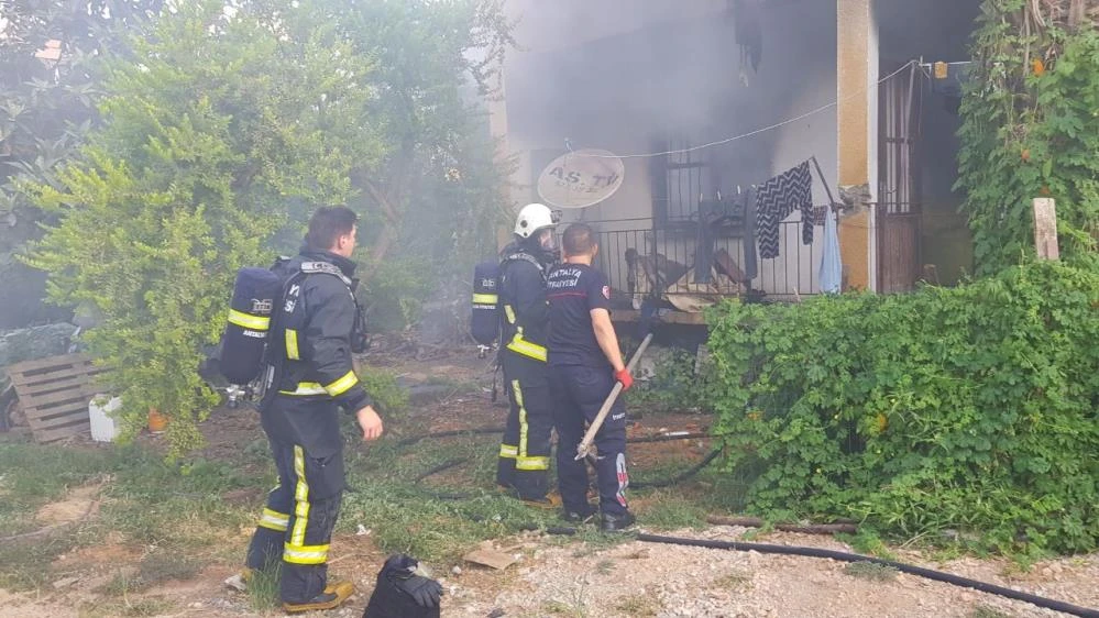 4 yaşındaki çocuk ailesini ölümden kurtardı