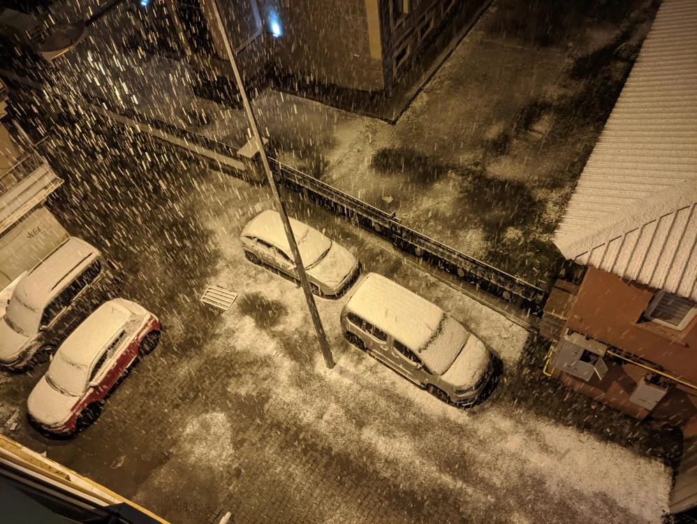 Ardahan’da mevsimin ilk karı yağdı