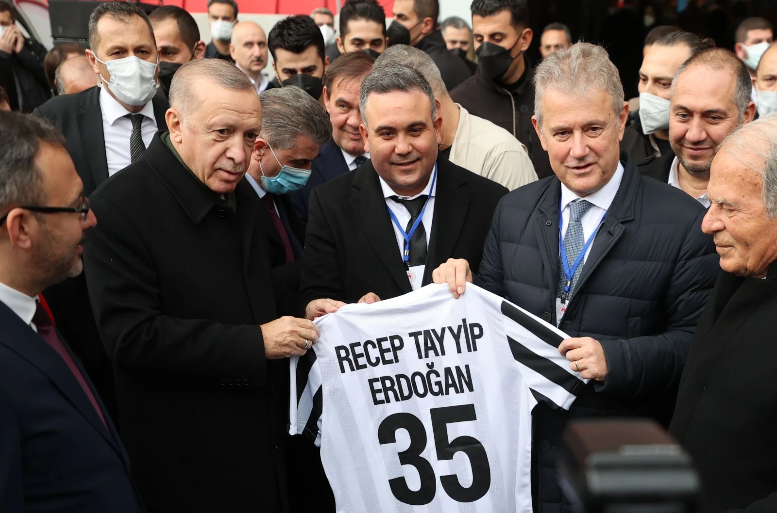 Cumhurbaşkanı Erdoğan, Alsancak Stadı'nın açılışını yaptı