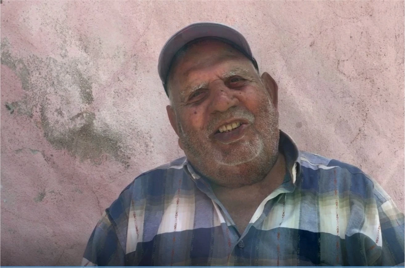 4 saatlik izinde ayakkabı boyamaya çıktı