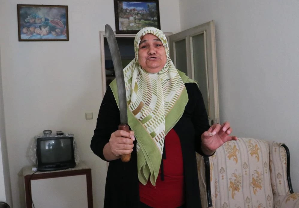 Anneye zırhlı tehdit: Ev giderse seni kıyma yaparım