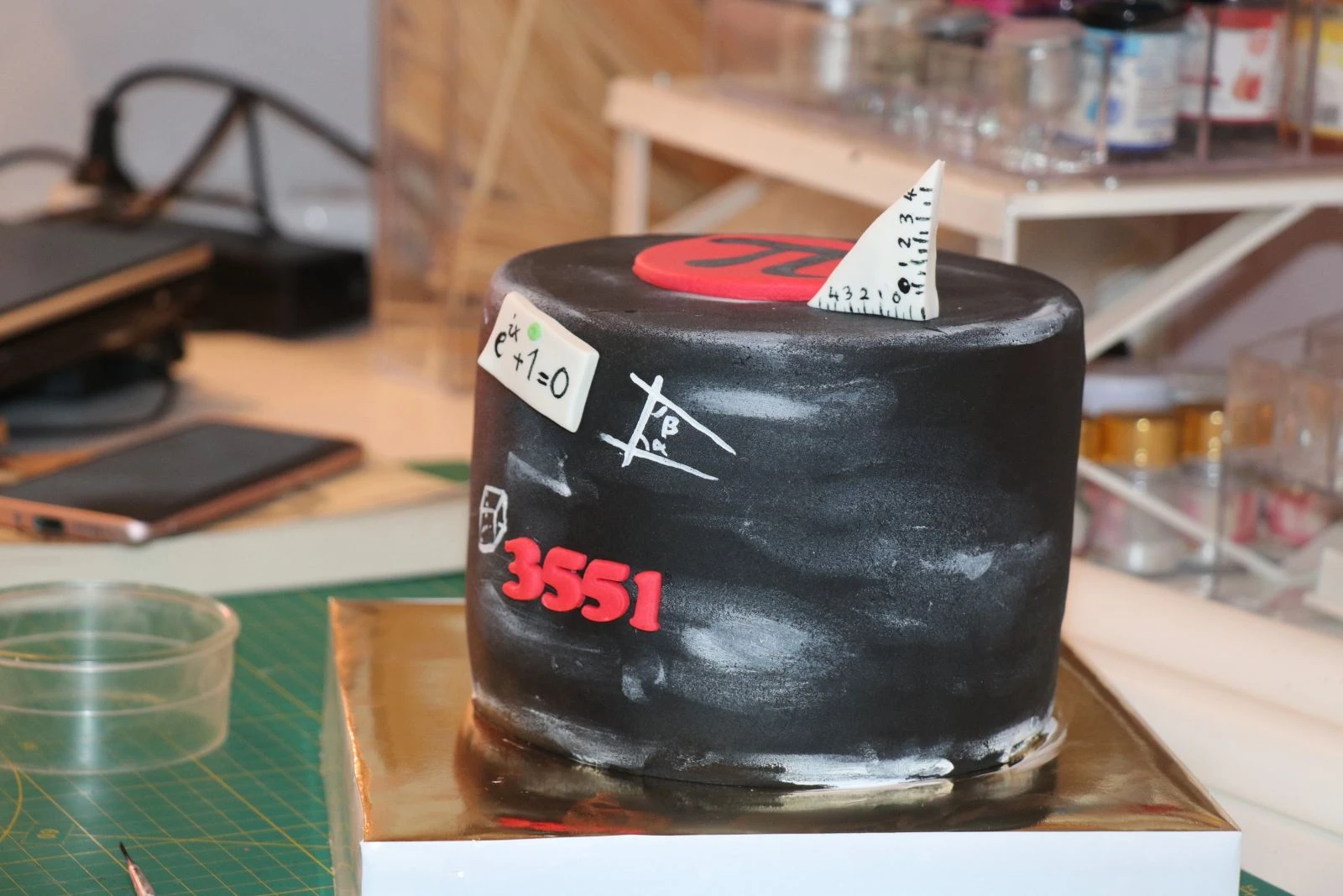 Atanamayan matematik öğretmeni, mesleğini pastalarına yansıtıyor