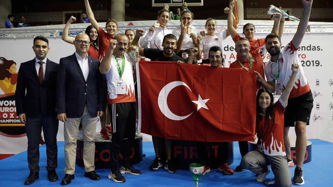 Avrupa Şampiyonasında kadın boksörlerden 4 madalya