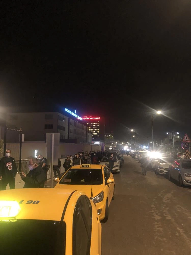 Başkent’te vatandaşlar aşı için sıraya girdi